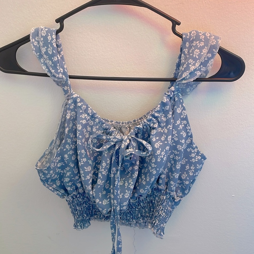 Floral pattern cropped top. Perfect condition